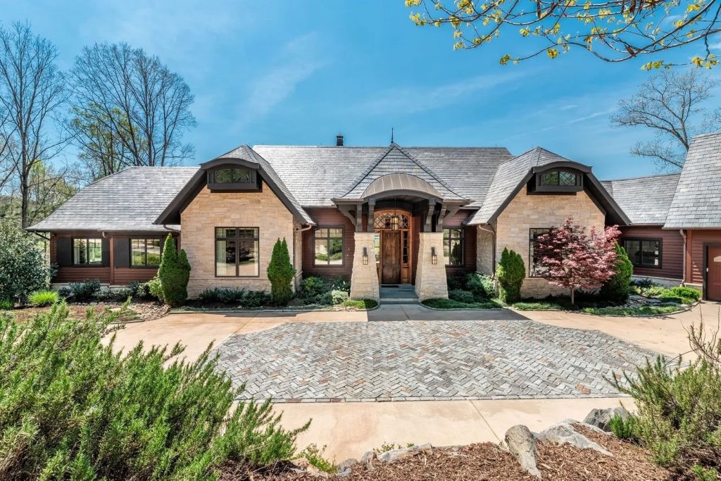 Seeing A Waterfront Home in Fantasy? Time to Turn It to Reality